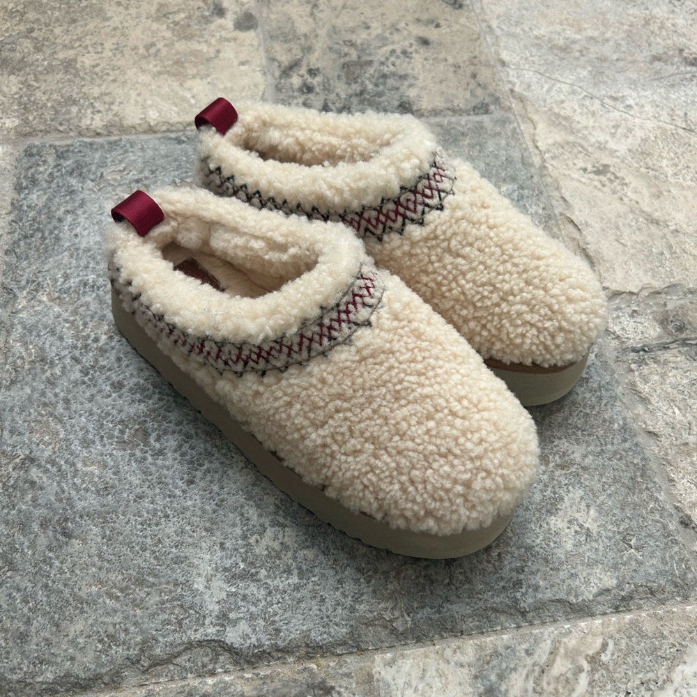 Never worn UGGS